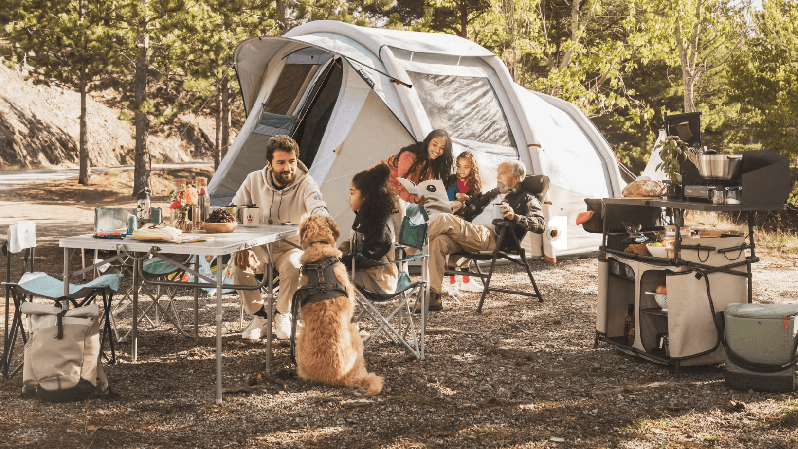 Complete kampeeruitrusting pakketten voor festivals, kampeervakanties en outdoor avonturen. Flexibele dagverhuur beschikbaar.